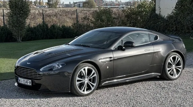 Aston Martin DB10: tajemnice unikatowego samochodu Jamesa Bonda, które musisz poznać