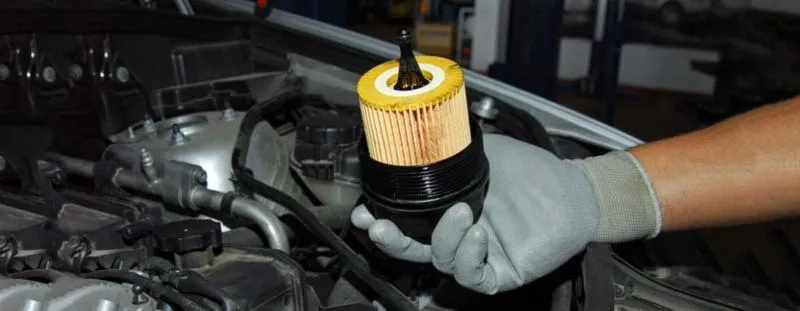 Filtr paliwa w Kia Ceed 1.6 benzyna — gdzie jest i jak go znaleźć