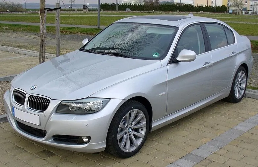 Jak dobrać dystanse do BMW E90, by uniknąć obcierania?