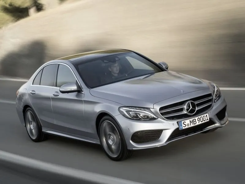 Mercedes c‑klasa W205: specyfikacje, typowe usterki i jak wypada na tle rywali
