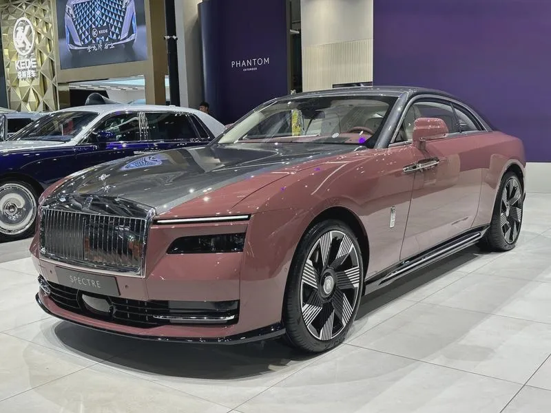 Rolls-Royce elektryczny: jak Spectre redefiniuje luksus?