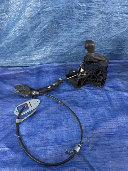 Lokalizacja lewarka w Yaris 3