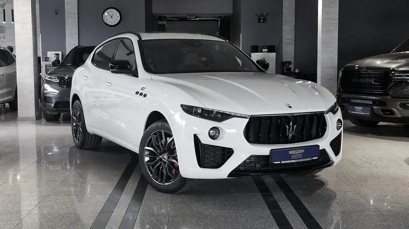 Porównanie Maserati Levante