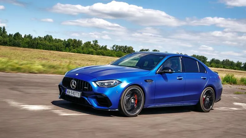 Silnik V8 w Mercedesie